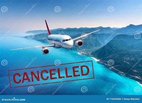 Vuelos Cancelados Avión De Pasajeros De Enlace Sobre El Mar Foto de