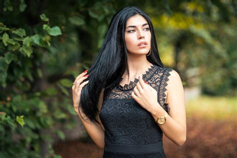 Bokeh Pose Hands Brunette Girl HD Wallpaper Rare Gallery