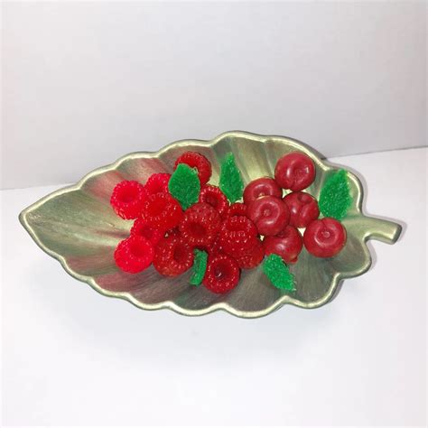 Изделия из кожи и меха:Украшения:Колье:Браслеты:Игрушки:Брелки ...