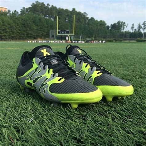 Conheça as chuteiras que prometem embalezar os gramados pelo mundo ...