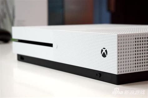 Xbox One S国行版评测：轻巧纤白一见倾心 新浪电竞 电竞赛事 直播报道 新浪电子竞技