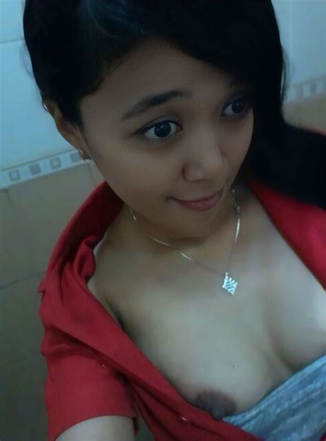 Wiji Lepas Baju Kerja Pamer Pentil 1722376697891 Porn Pic