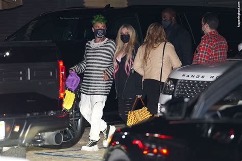 Avril Lavigne Nude The Fappening Photo 1281748 FappeningBook