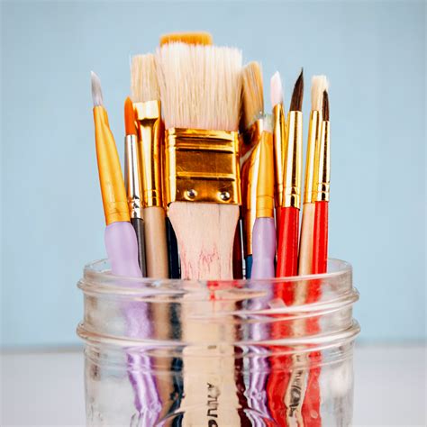 Paint Brushes 101: Types of Paint Brushes and Their Uses