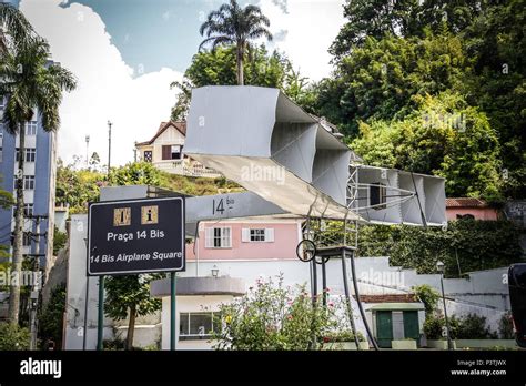 Praça 14 Bis Petrópolis - PETRÓPOLIS, RJ - 08.03.2016: PRAÇA 14 BIS - Praça com a réplica do ...