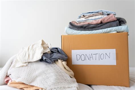 Sonhar Com Roupas Usadas Para Doação - Conceito de doação de roupas roupas usadas na caixa de doação de ...
