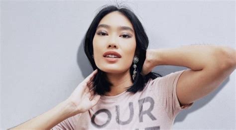 9 Hot Sexy Karis Alika Islamadina Bikini Pics