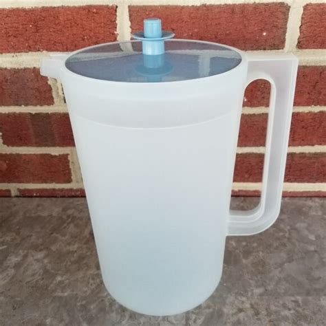 Tupperware Dining Tupperware Gallon Classic Sheer Pitcher With Blue