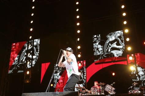 RED HOT CHILI PEPPERS LA BUCUREȘTI de oameni la primul concert pe Arena Națională FOTO