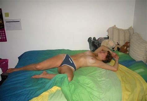 Amateur Erotic Spyaschie Golye Devushki Porn Pic