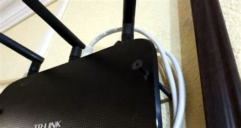 Как закрепить роутер к стене? Так, не надо! — Развлекательный сайт ...