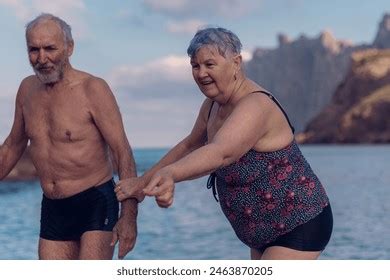 Hundred Abuela En Bikini Royalty Free Images Stock Photos