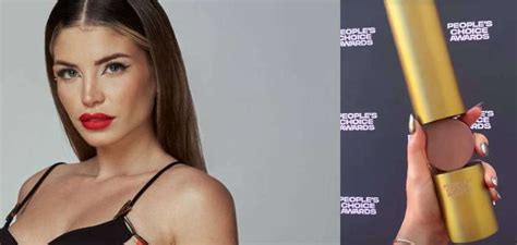 Flavia Laos Actriz peruana ganó el premio a la Influencer Latina del Año Radiomar