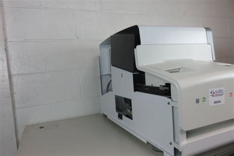 Roche Cobas Taqman 48 Pcr Analyzer System Powers On Comes With Power Cord And Missing Side Pane