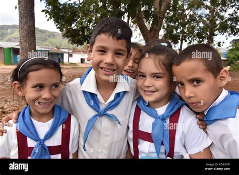 Uniformes Scolaires Cubains Banque De Photographies Et Dimages Haute