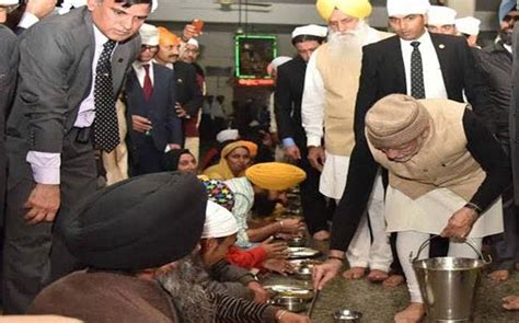 Narendra Modi Becomes First Pm To Serve Langar At Golden Temple