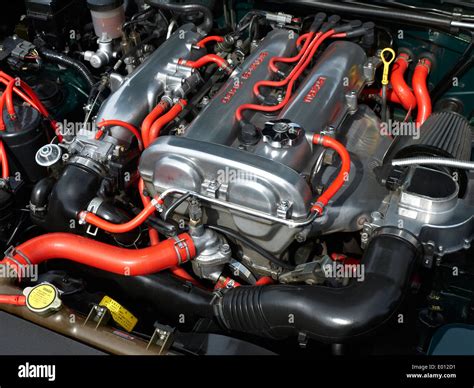 Mazda Dohc 16 Valve Motor Stock Photo Alamy