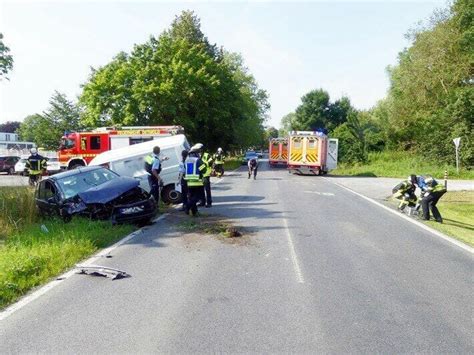 Detmold Verkehrsunfall Mit Zwei Schwerverletzten Feuerwehrpresse