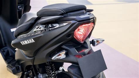 Yamaha Aerox R Naked