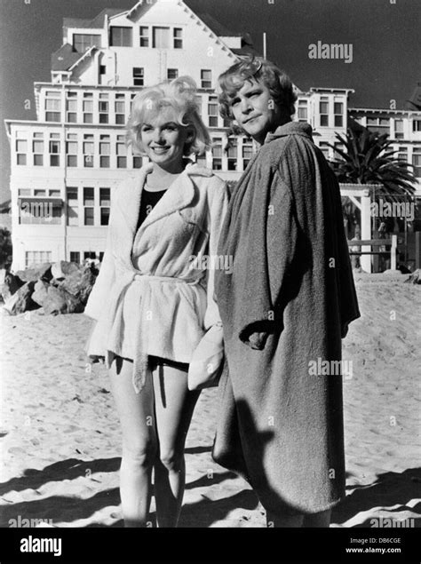 SOME LIKE IT HOT United Artists Directed By Billy Wilder Camera Charles Lang With Jack