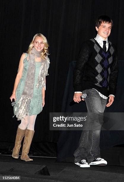 94 Josh Hutcherson And Annasophia Robb Photos & High Res Pictures ...