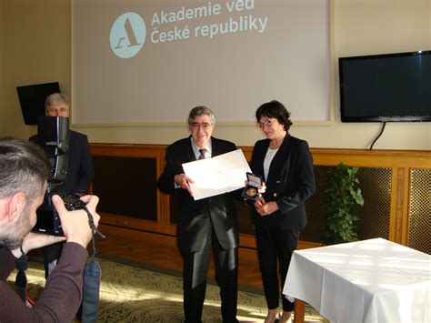 Critics explain why gary cohen is the voice of baseball history 11