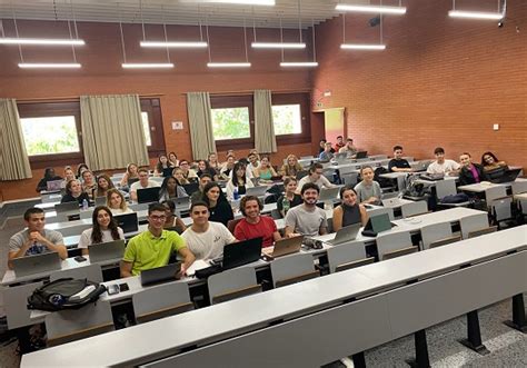 Estudiantes De Fundamentals Of Marketing Research En ADE Visitan El