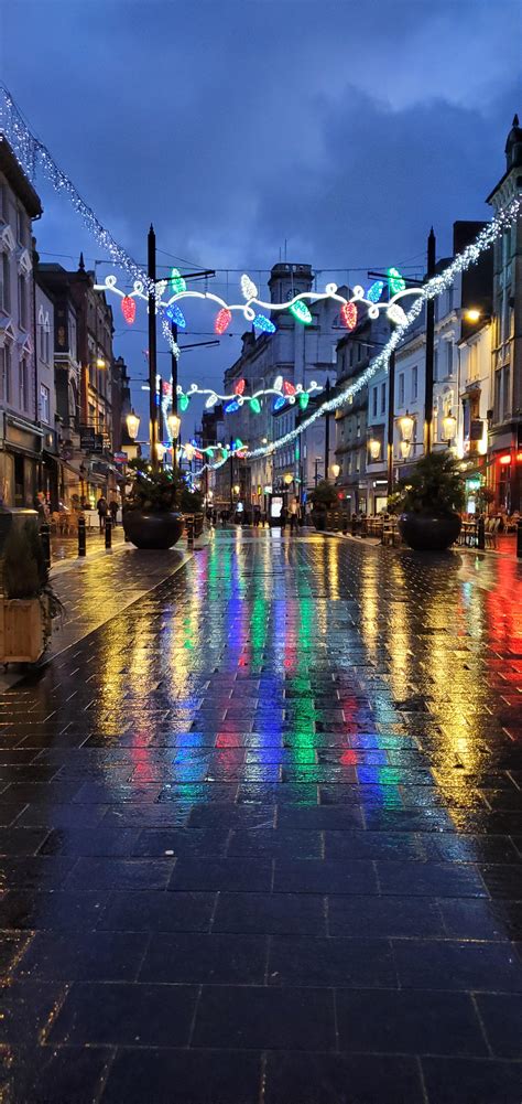 Cardiff at night : quietstreets