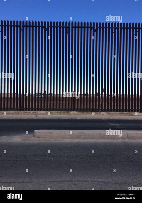 US-Mexico Border fence Stock Photo - Alamy