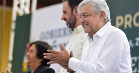 Amlo Presidente Honra A Los Marinos Fallecidos En Desplome De