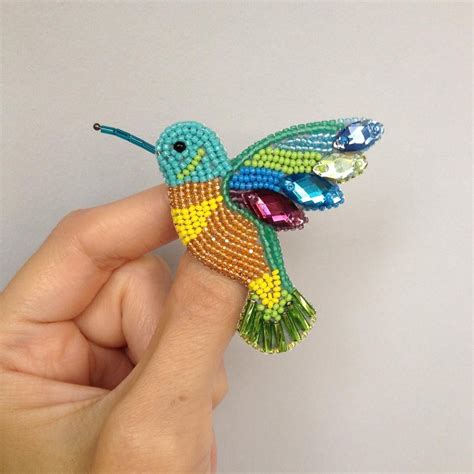 Птичка поближе 🌈 #колибриизбисера#ручнаяработаназаказ#колибри#handmade ...