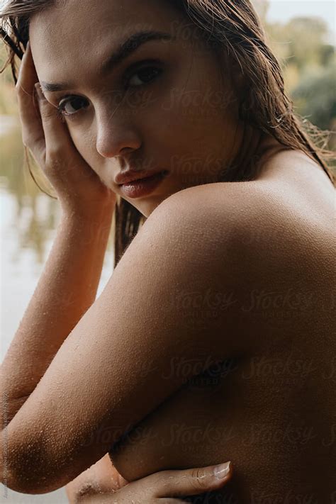 Portrait Of Naked Woman With Big Eyes And Brown Hair In Water Del Colaborador De Stocksy