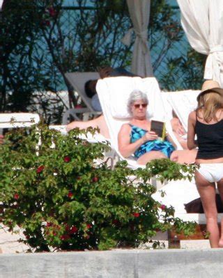 Jennifer Aniston Showing Sexy Body And Nice Ass In Bikini On Beach Porn Pictures XXX Photos