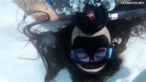 Hungarian Lesbian Babes Underwater Vodichkina And Farkas