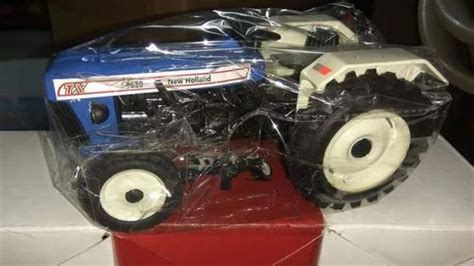 New Holland Tractor toy.. at Rs 360/piece | Mumbai | ID: 27027965948