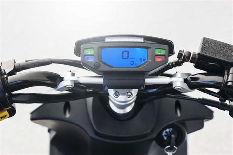 Motorrad Vergleich Peugeot Streetzone Naked Vs Peugeot Kisbee T Black Edition