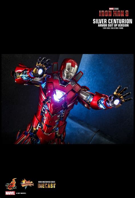 Silver Centurion Aus Dem Marvel Blockbuster Iron Man Von Hot Toys