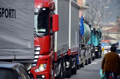 I Camionisti In Marcia Traffico In Tilt A Lecco