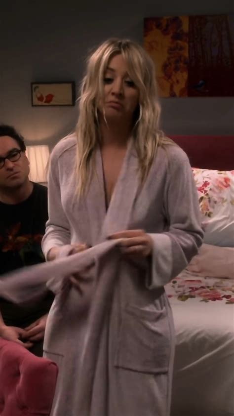 Marlboroqueensex Kaley Cuoco Montre Un Soutien Gorge Noir Et Bleu