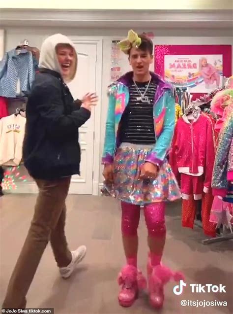 Jojo Siwa Confirms She Came Out As Lgbtq After Wearing Best Gay Cousin Ever Shirt