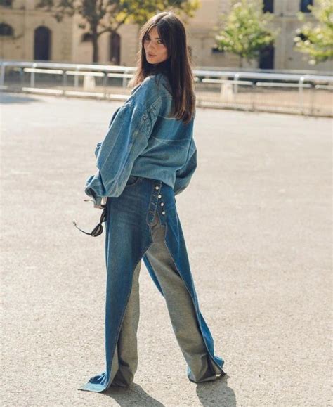 Emily Ratajkowski Shamelessly Flaunts Her Big Naked Tits Photos The Fappening