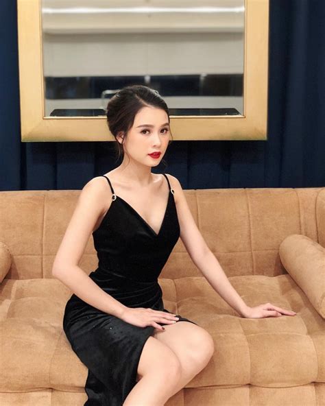 Hot girl bị chỉ trích vì câu hỏi dung tục giàu khủng khiếp khối gia tài tỷ gây choáng