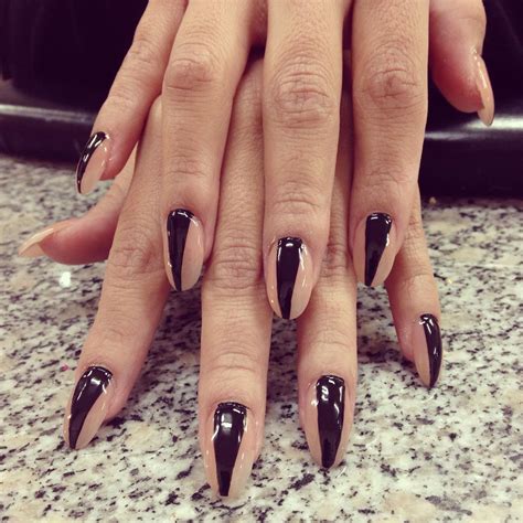 Nude Rounded Nails Black Spike Makes Them Look Edgy Round Nails Metallic Nails Black Nails