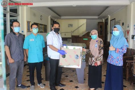 Peduli Tenaga Medis Hilmi Fpi Sumsel Salurkan Aerosol Box Ke Rs Rivai