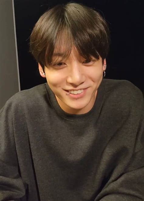 Bts Community Posts 정국생일ㅊㅋ 정국이가 행복하게 잘 살았으면 좋겠어요 보라해요~~~~~🐰🫰🏻