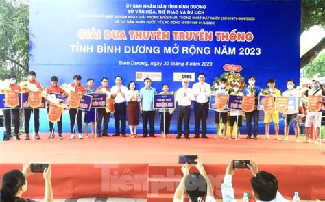 Đến Bình Dương xem đua thuyền gay cấn trên sông