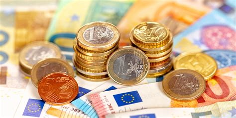 Kurs euro EUR/PLN: ile kosztuje euro 8 marca? Sprawdź dzisiejszy kurs ...