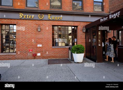 Peter Luger Steakhouse Brooklyn Hi Res Stock Photography And Images Alamy