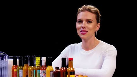 Hot Ones Staffel 8 Folge 12 Scarlett Johansson Tries To Not Spoil Avengers While Eating Spicy