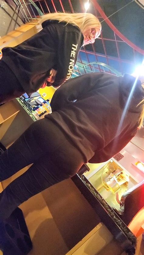 Thicc Blonde In Theater First Post Spandex Leggings Yoga Pants Forum